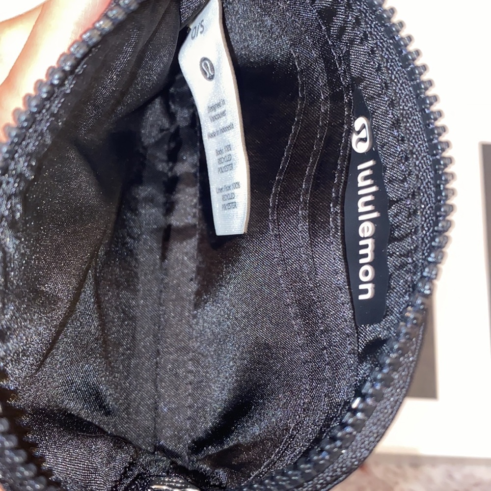 LULULEMON CLIPPABLE CARD POUCH - Picture 11 of 16